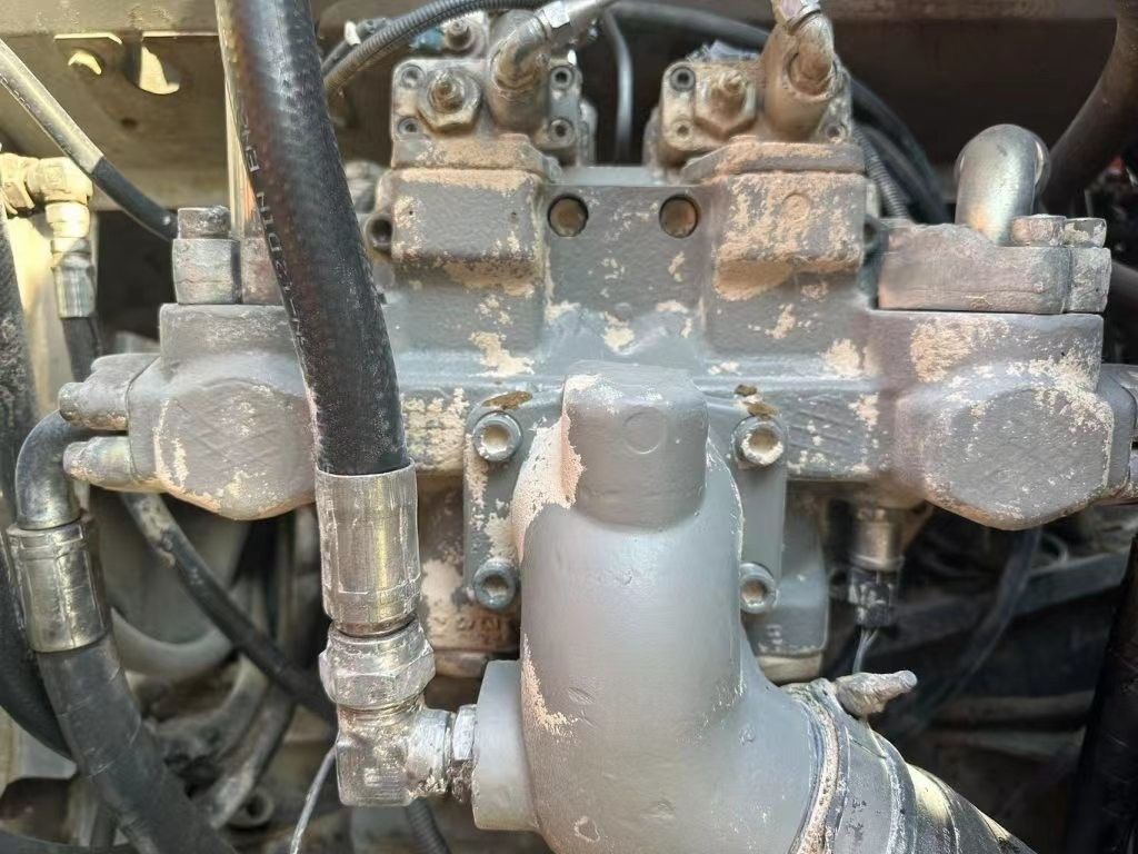 Excavadora usada de 21 toneladas para el trabajo y experimentada usada de Corea importada Hitachi 210-3 en buenas condiciones