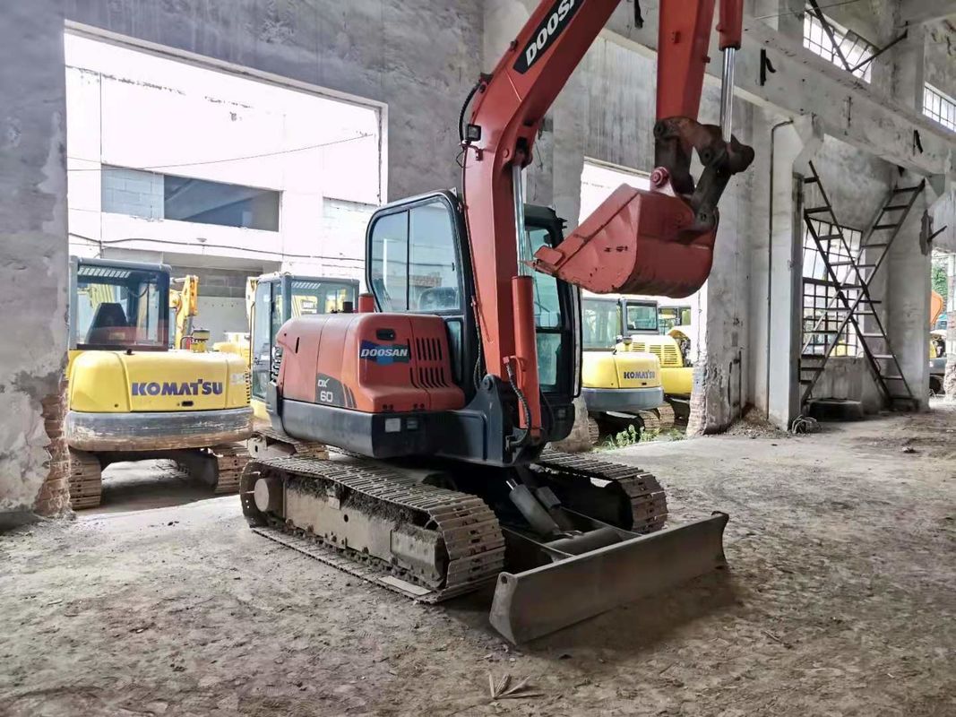 6 toneladas listas para el trabajo y experimentadas usadas Corea importado DOOSAN DX60 en buenas condiciones