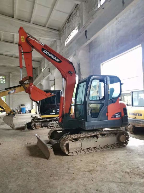 6 toneladas listas para el trabajo y experimentadas usadas Corea importado DOOSAN DX60 en buenas condiciones