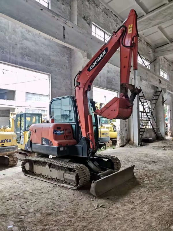 6 toneladas listas para el trabajo y experimentadas usadas Corea importado DOOSAN DX60 en buenas condiciones