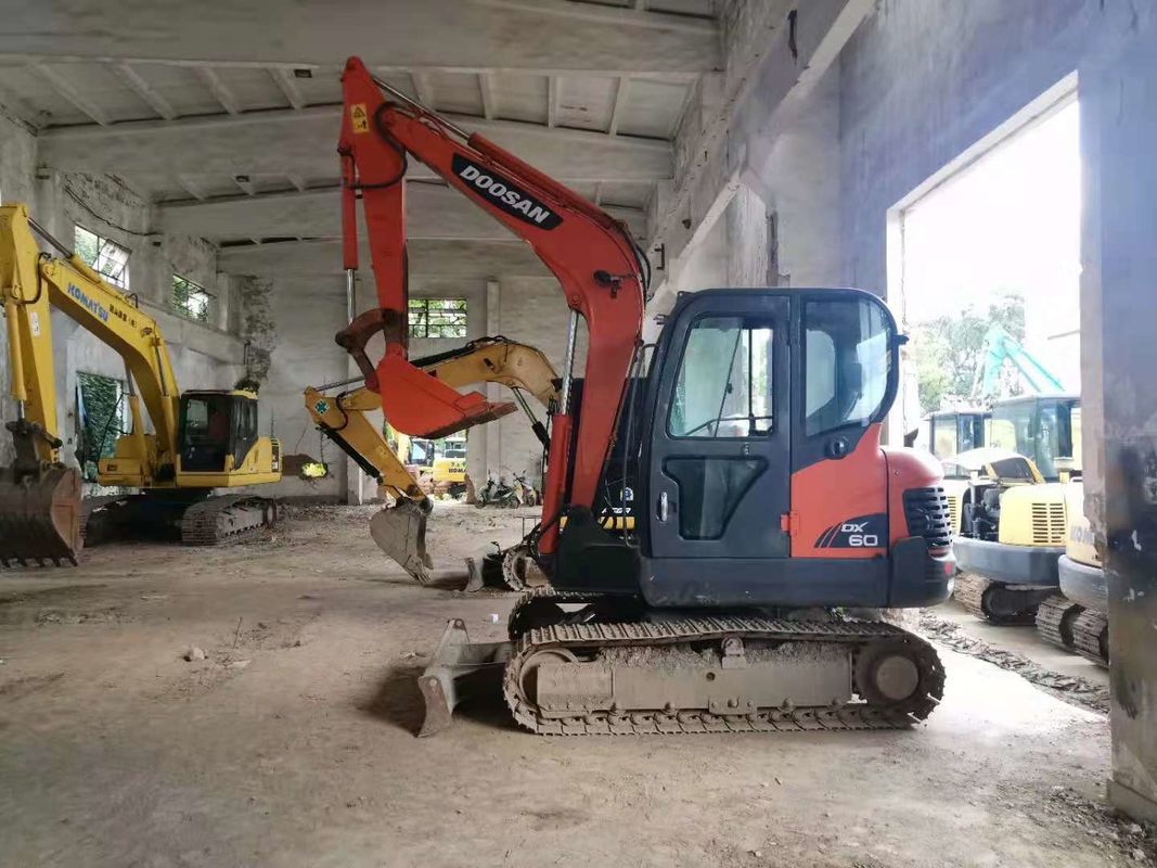 6 toneladas listas para el trabajo y experimentadas usadas Corea importado DOOSAN DX60 en buenas condiciones