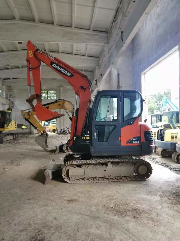 6 toneladas listas para el trabajo y experimentadas usadas Corea importado DOOSAN DX60 en buenas condiciones