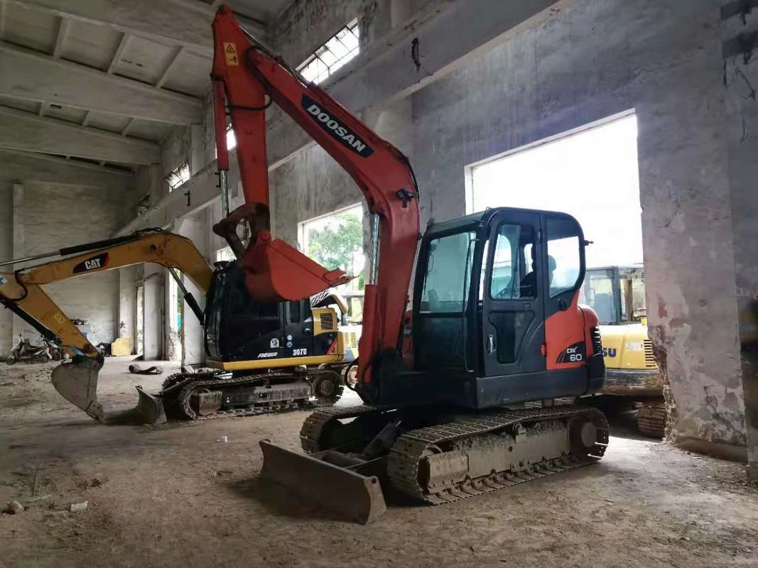 6 toneladas listas para el trabajo y experimentadas usadas Corea importado DOOSAN DX60 en buenas condiciones