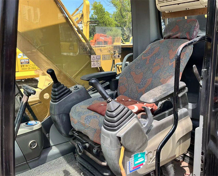 23 toneladas, listas para el trabajo y experimentadas Japón Caterpillar 323 D en buen estado.