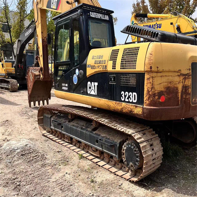 23 toneladas, listas para el trabajo y experimentadas Japón Caterpillar 323 D en buen estado.