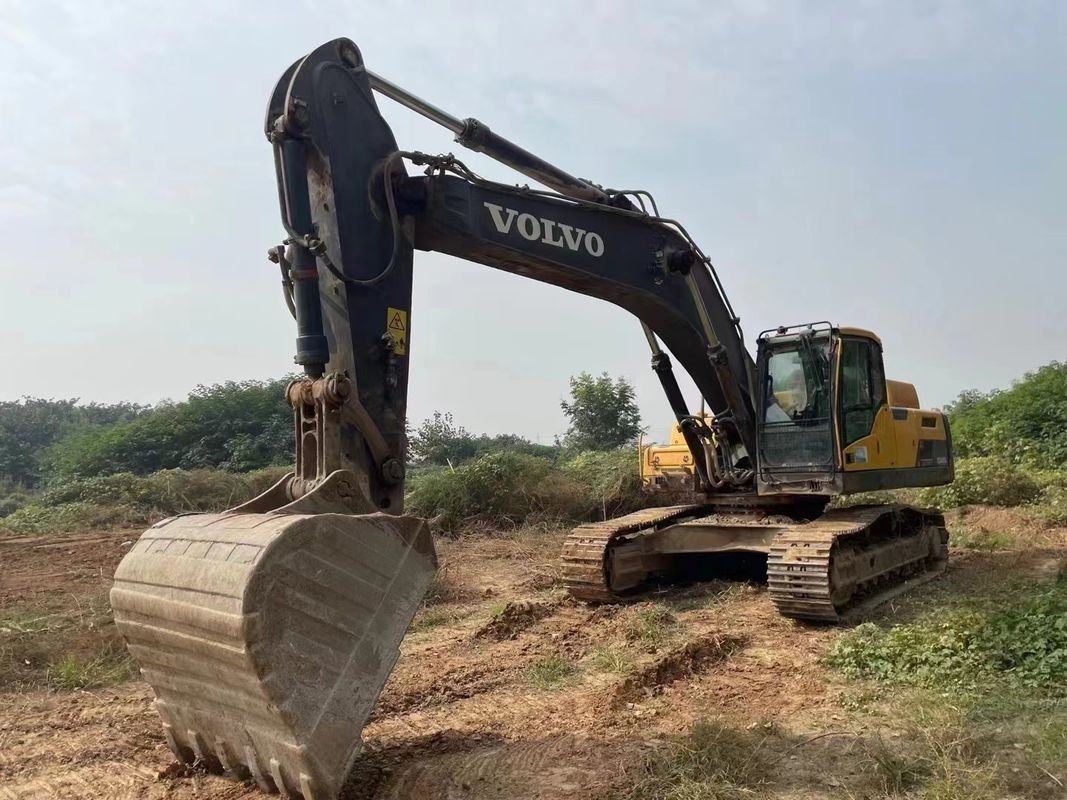 Suecia importó una excavadora Volvo EC350DL de alta calidad, casi nueva.
