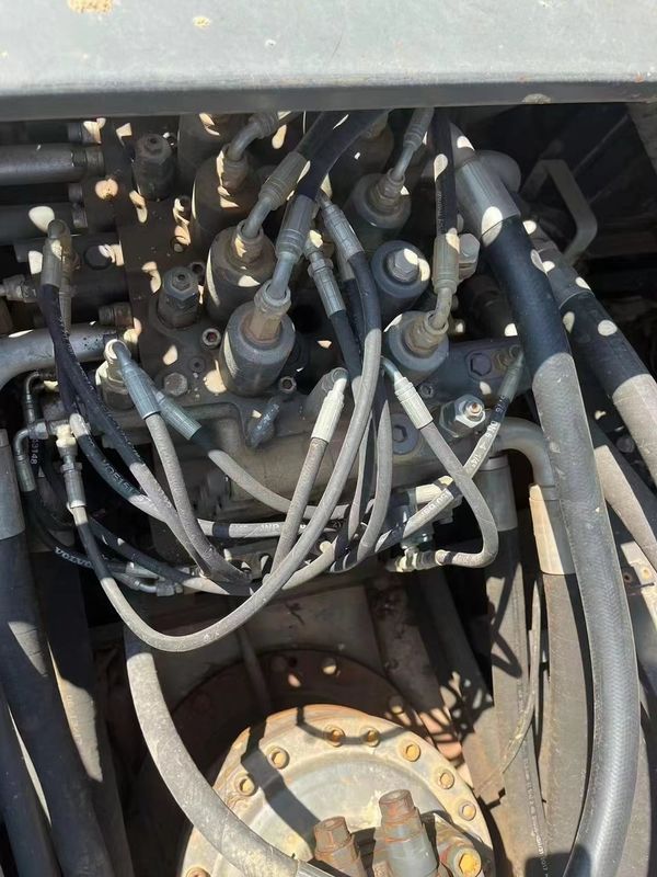 Suecia importó una excavadora Volvo EC350DL de alta calidad, casi nueva.