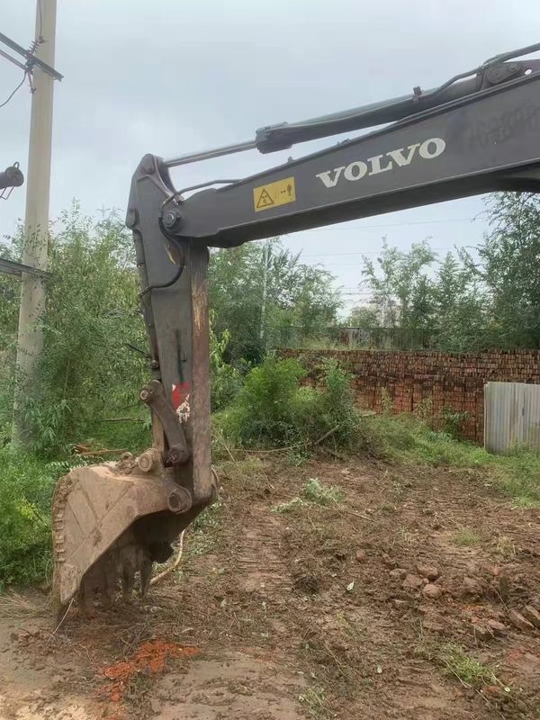 Suecia ha importado una excavadora de alta calidad, la Volvo EC80D, casi nueva y casi lista.