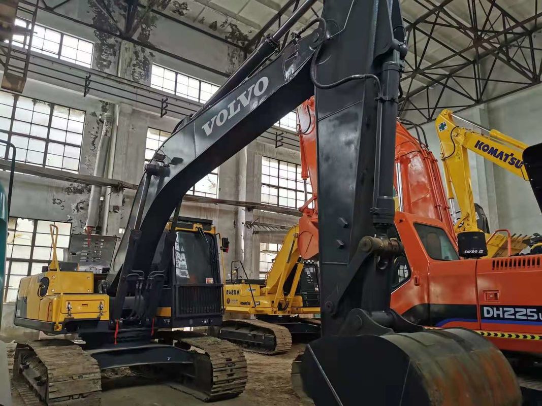 Suecia importó una excavadora Volvo EC200DL de alta calidad, casi nueva y casi lista.