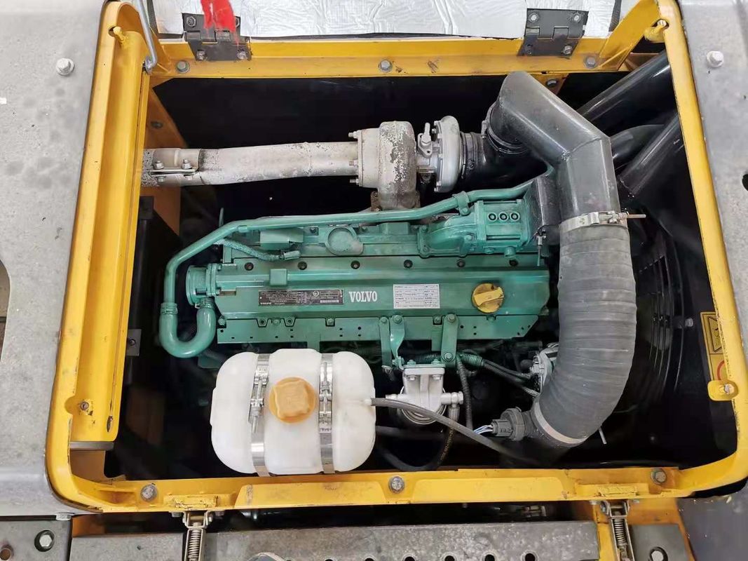 Suecia importó una excavadora Volvo EC200DL de alta calidad, casi nueva y casi lista.