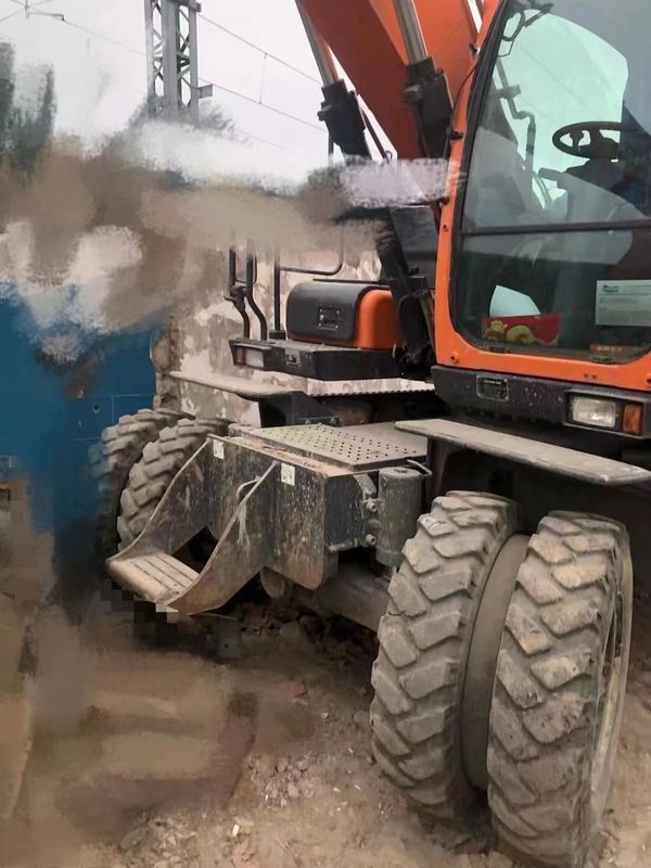 15 toneladas Corea importó 90% de nueva excavadora de ruedas usadas Doosan DX 140W con alta calidad y el mejor rendimiento para la venta
