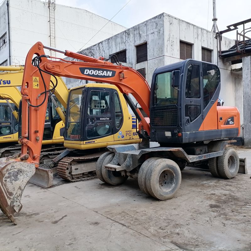 5 toneladas de Corea importado 90% nuevo Doosan DX 60W Excavadora de ruedas usadas de alta calidad y mejor rendimiento para la venta