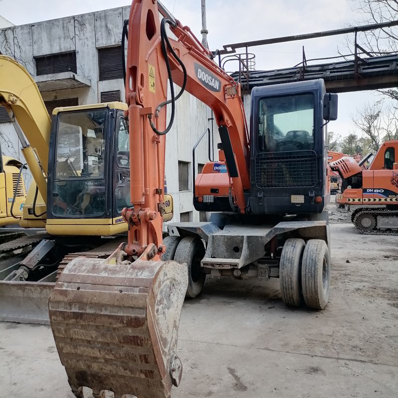 5 toneladas de Corea importado 90% nuevo Doosan DX 60W Excavadora de ruedas usadas de alta calidad y mejor rendimiento para la venta