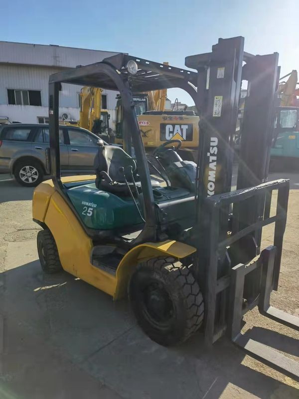 Japón Elevadora eléctrica compacta Komatsu 2.5 toneladas Potencia del motor