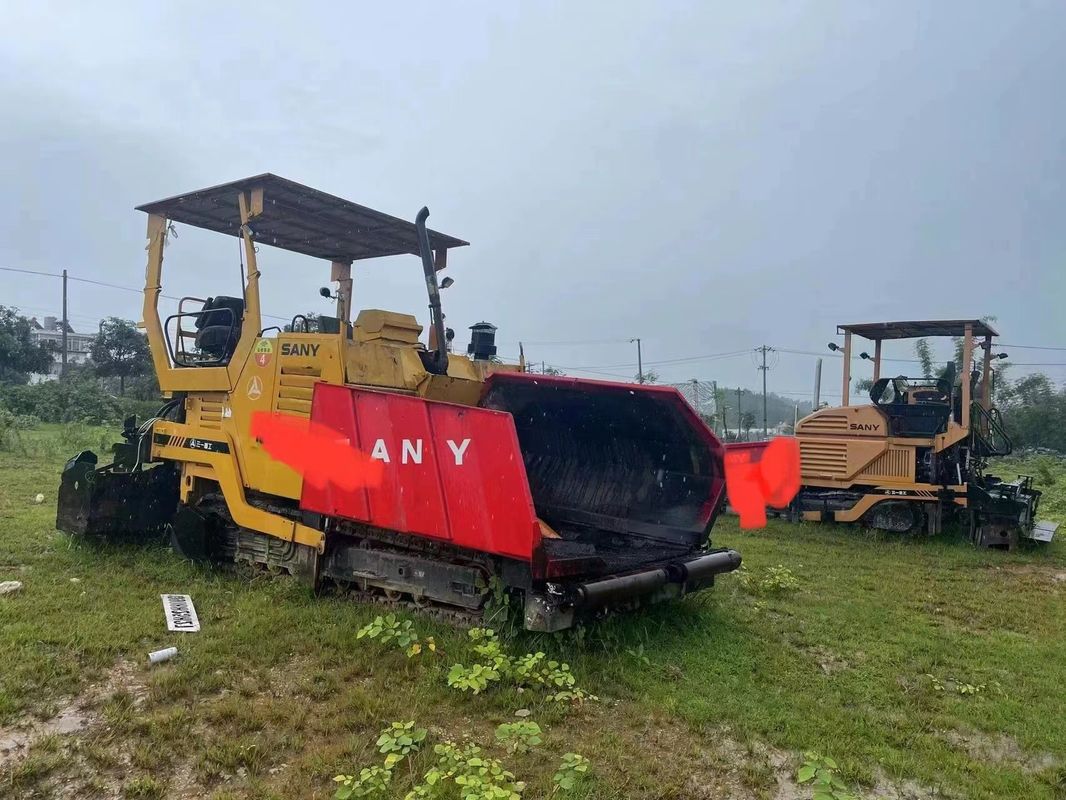 Semirremolque de dos ejes SANY DTU95C comúnmente utilizado para el transporte de cargas pesadas o de gran tamaño