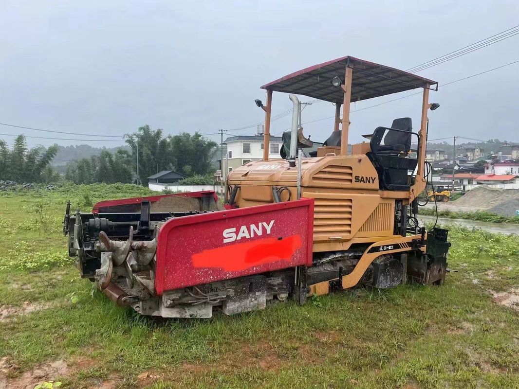 Semirremolque de dos ejes SANY DTU95C comúnmente utilizado para el transporte de cargas pesadas o de gran tamaño