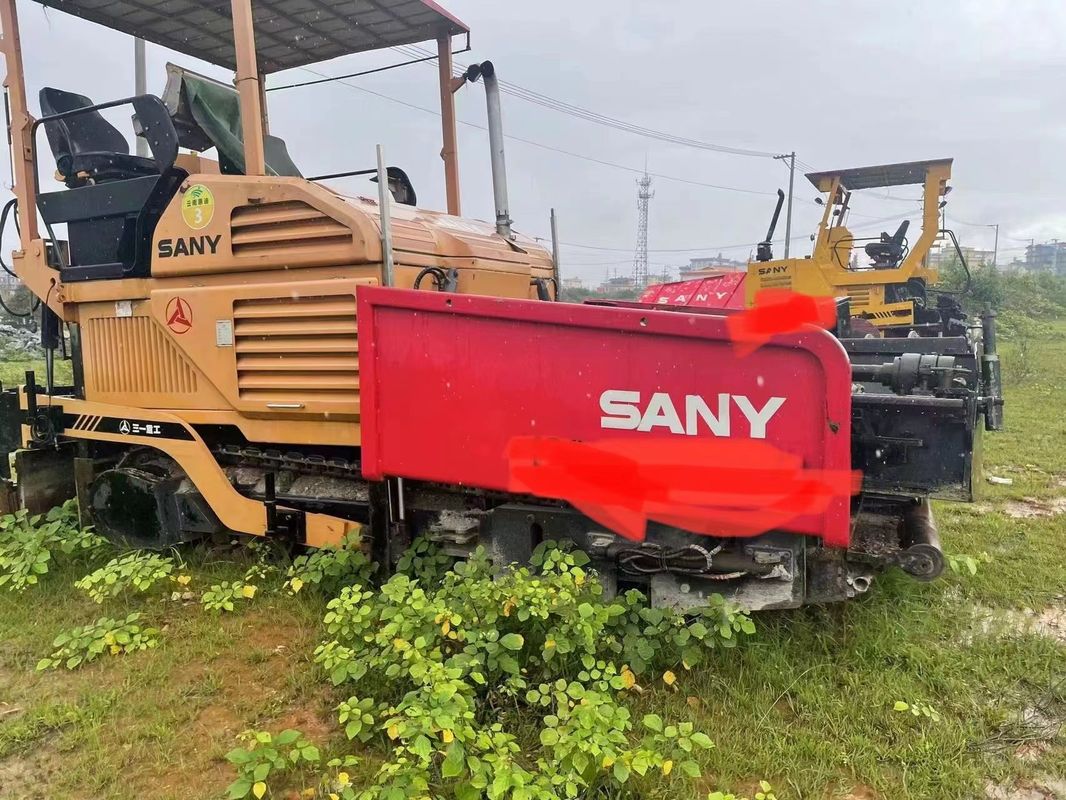 Semirremolque de dos ejes SANY DTU95C comúnmente utilizado para el transporte de cargas pesadas o de gran tamaño