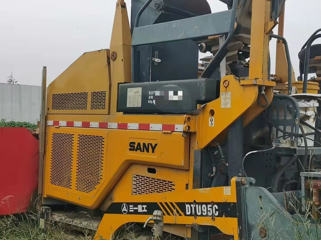 Semirremolque de dos ejes SANY DTU95C comúnmente utilizado para el transporte de cargas pesadas o de gran tamaño