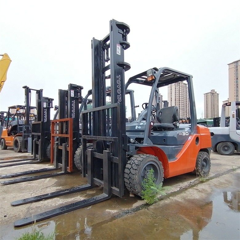 Elevadores de 3 toneladas multifunción importados de Japón y usados de Toyota listos en horas de trabajo reducidas