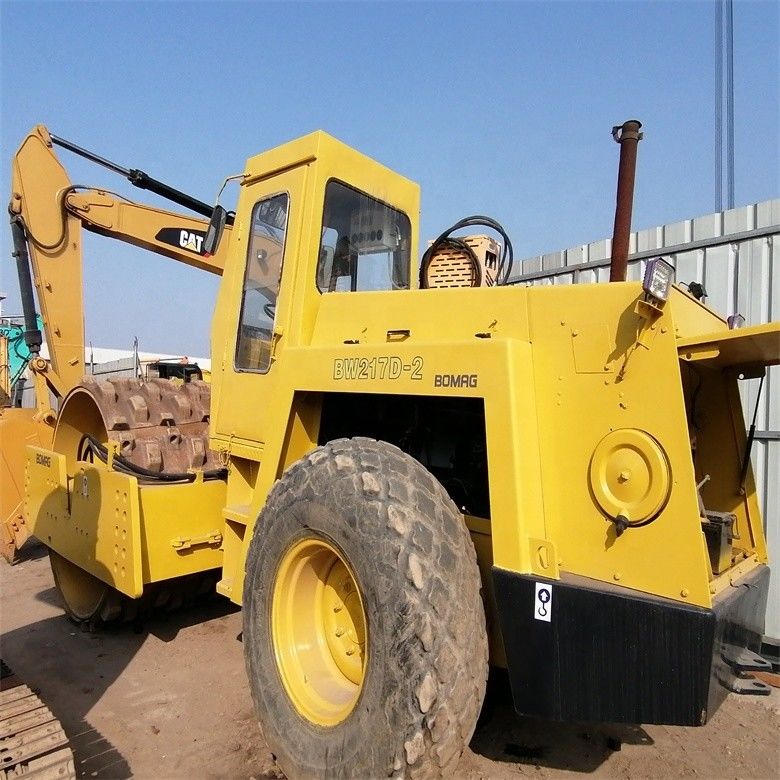 Motor diésel pavimentación de carreteras Bomag BW217D-2 Usado tambor único pie de oveja rodillo hidráulico de carretera