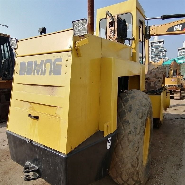 Motor diésel pavimentación de carreteras Bomag BW217D-2 Usado tambor único pie de oveja rodillo hidráulico de carretera