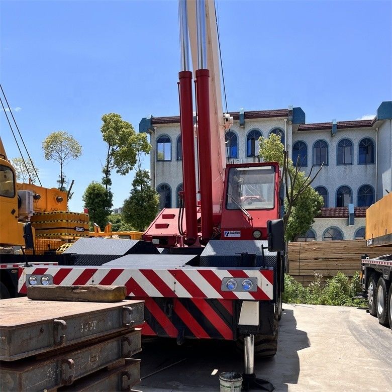 139.8kw potencia bruta Tadano TR-500EX grúa usada con capacidad de 50 toneladas y capacidad de combustible de 250L
