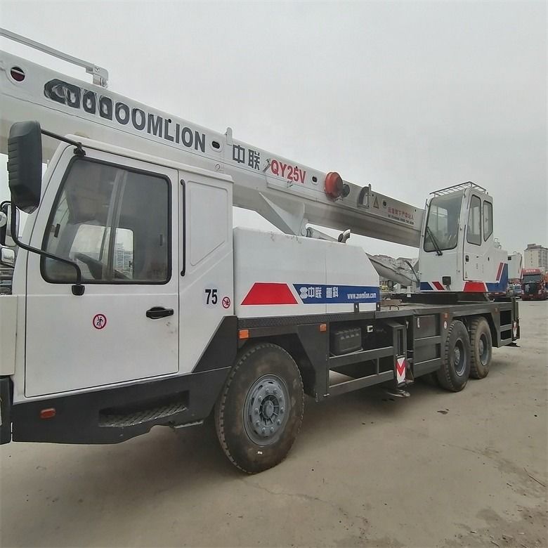 Zoomline QY25V grúa de carretera de 25 toneladas en excelente estado con 1900-2000 horas de trabajo