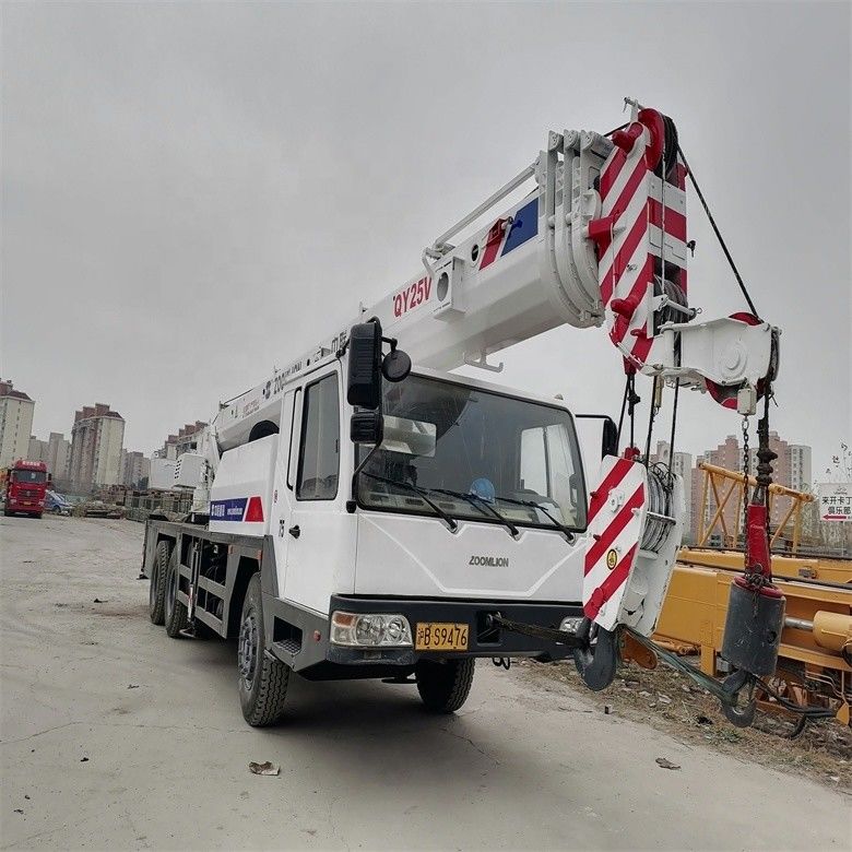 Zoomline QY25V grúa de carretera de 25 toneladas en excelente estado con 1900-2000 horas de trabajo
