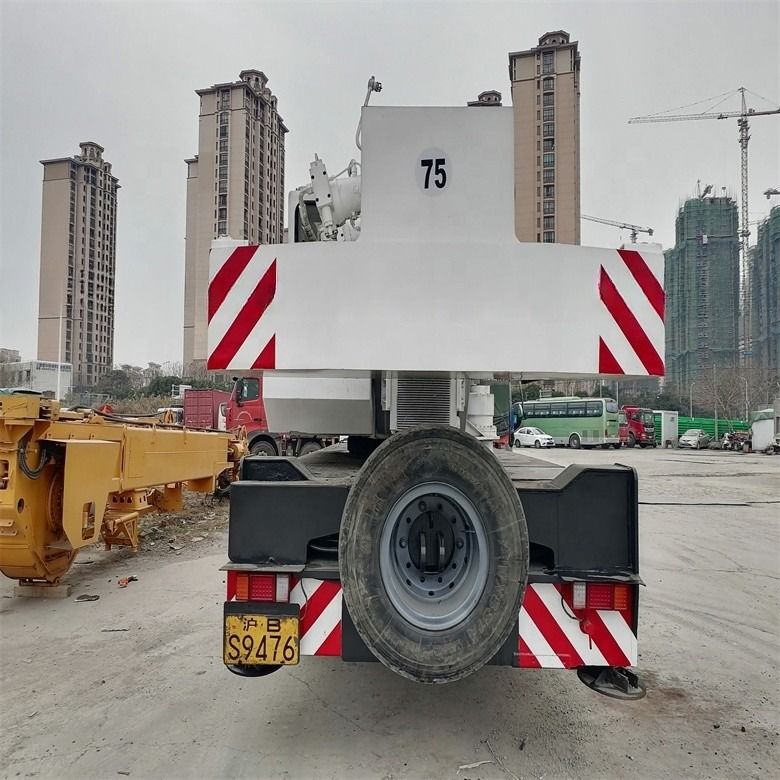 Zoomline QY25V grúa de carretera de 25 toneladas en excelente estado con 1900-2000 horas de trabajo