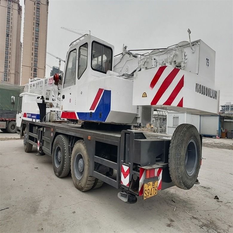 Zoomline QY25V grúa de carretera de 25 toneladas en excelente estado con 1900-2000 horas de trabajo