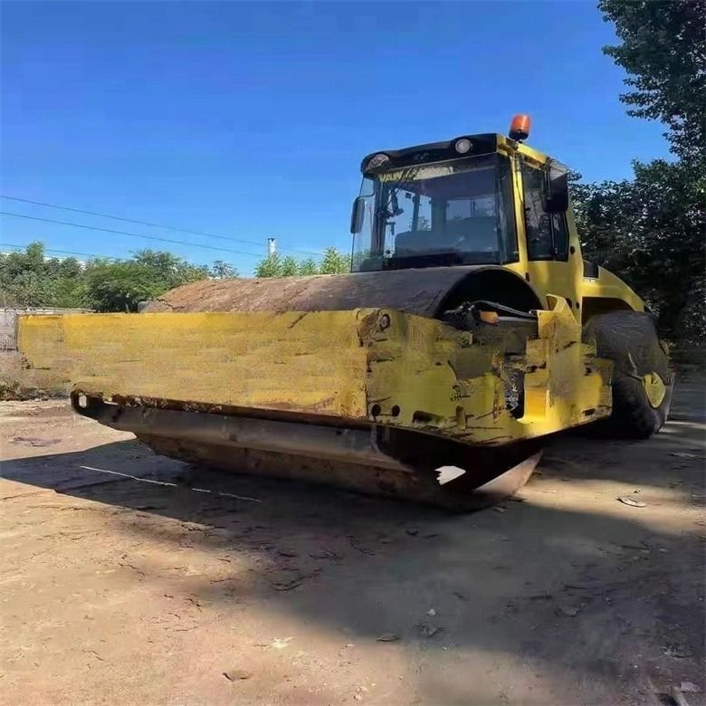 Gran popularidad disfrutada por el compactador BW 226DH-4 Bomag con 2000-2100 horas de trabajo
