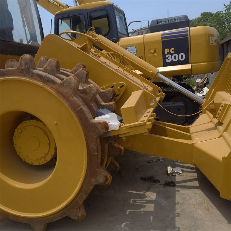 35 toneladas de uso Caterpillar Cat 826G compactor en excelente estado Color original Japón