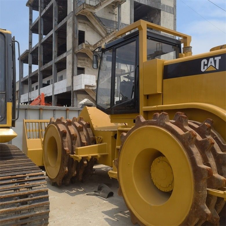 35 toneladas de uso Caterpillar Cat 826G compactor en excelente estado Color original Japón