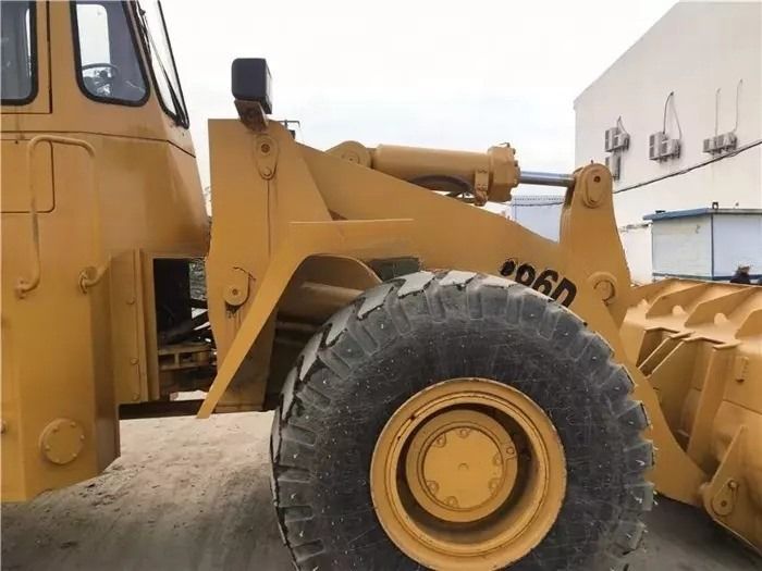 Cargador de segunda mano Cat 966D en buenas condiciones para trabajos de carga pesada