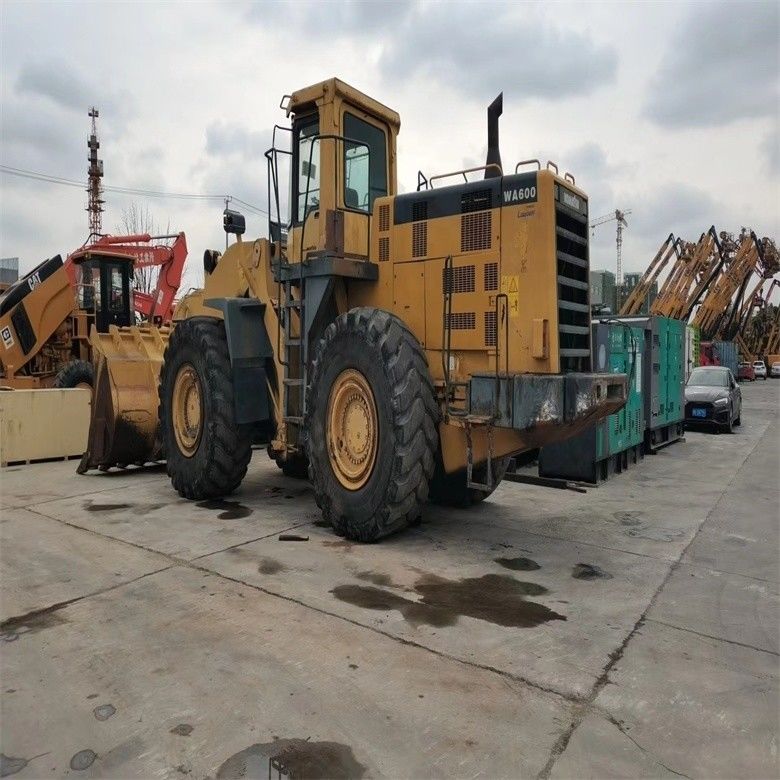 Construcción 12 toneladas usado Komatsu WA600-3 Cargador de ruedas 600 modelo Cargador de cabeza frontal pesado WA600-6