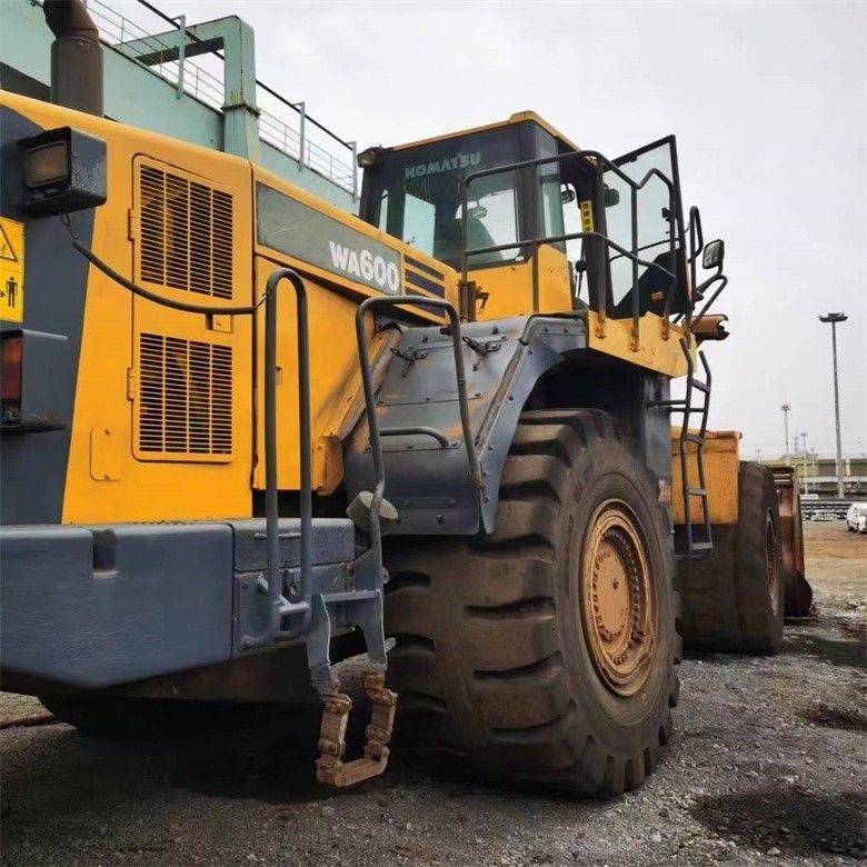 Venta al por menor WA600-6 Cargador de ruedas usado Komatsu WA600-3 Cargador de segunda mano en buenas condiciones