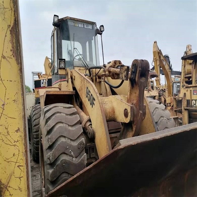 Caterpillar 950F Cargador de ruedas de 17 toneladas con cilindrada de 6,6 litros y 3200-3300 horas de trabajo