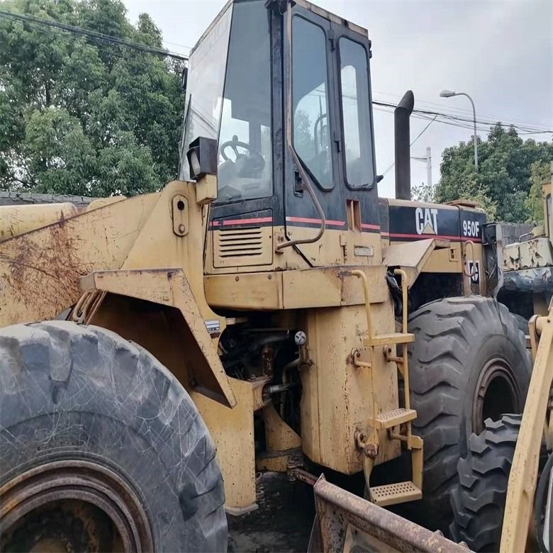 Caterpillar 950F Cargador de ruedas de 17 toneladas con cilindrada de 6,6 litros y 3200-3300 horas de trabajo