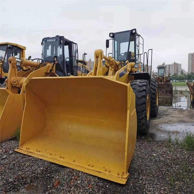 Cargador Komatsu WA470-3 de alta potencia con carga nominal de 7 toneladas y desplazamiento de 11 litros de Japón