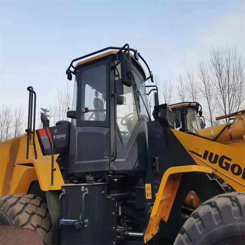 LIUGONG 870H Cargador de ruedas de 7 toneladas con horas de trabajo bajas y bomba hidráulica original