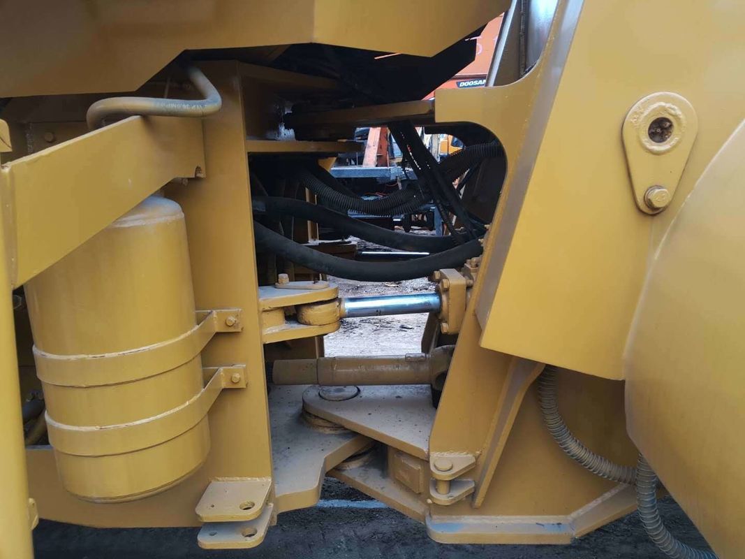 Cargador de ruedas Cat 966G usado asequible con un motor de balde y oruga de 5,5 m3