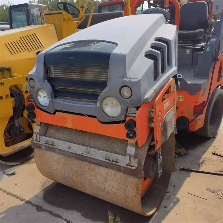 2Compactor de rodillos Hamm usados de 5 toneladas HD35VT en color original con fuerza de excitación de 28KN