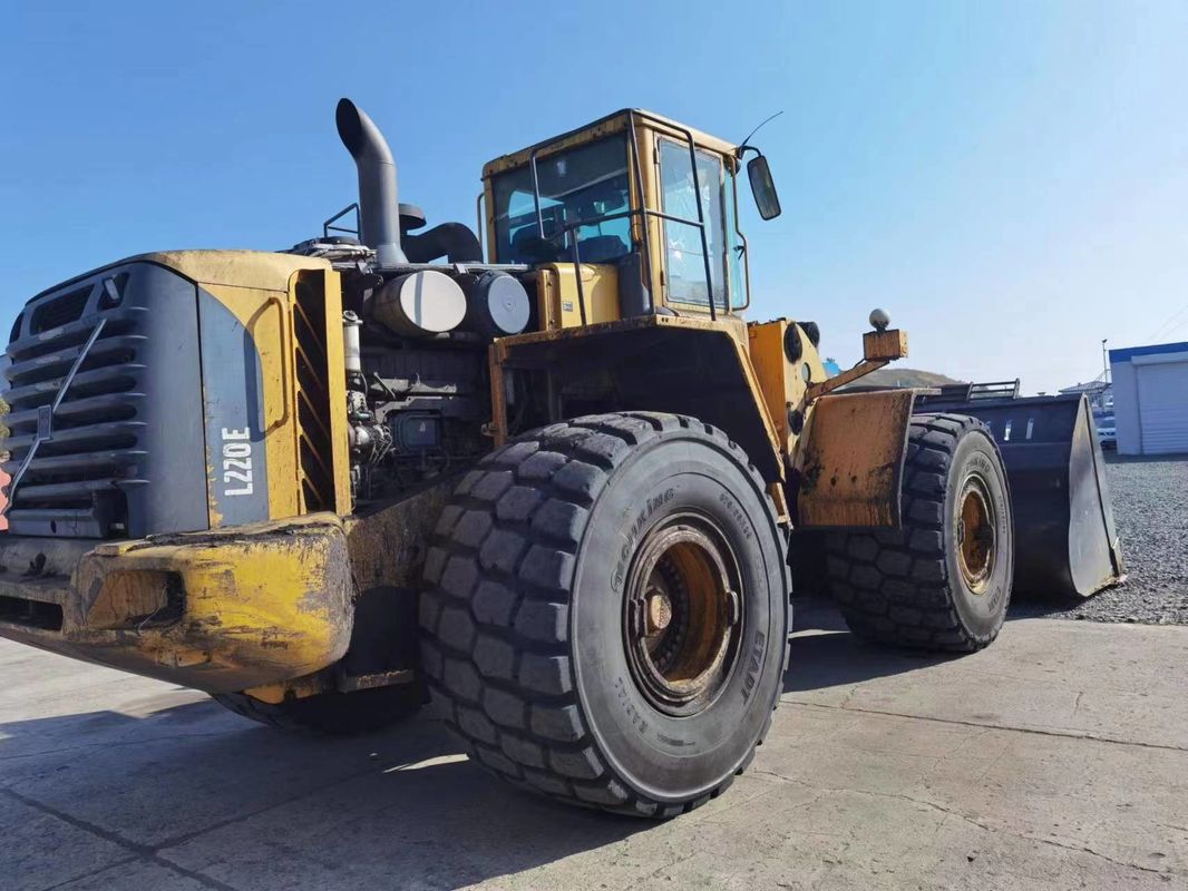 Tipo de conducción 4x4 Cargador usado VOLVO L220E Diseño original Rueda de deslizamiento y dirección Cargador móvil Tipo