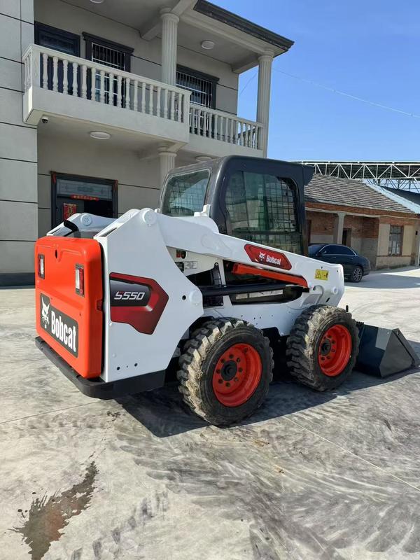 Usado Bobcat S550 Cargador de dirección de patinaje China Exportador confiable Ancho de transporte 1.727m