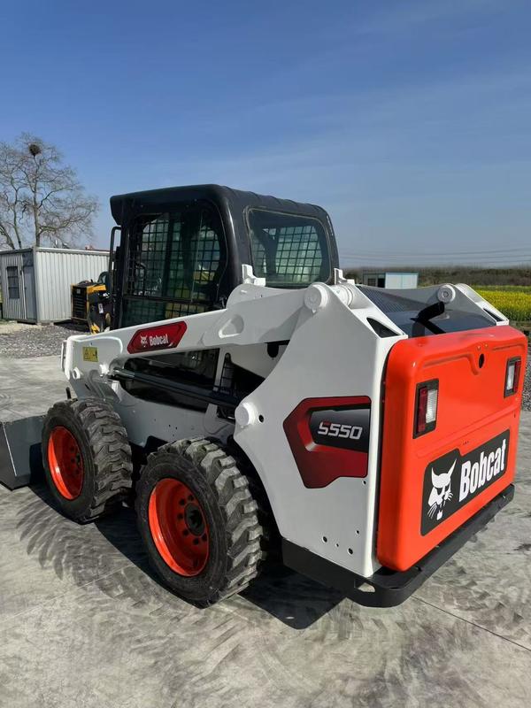 Usado Bobcat S550 Cargador de dirección de patinaje China Exportador confiable Ancho de transporte 1.727m