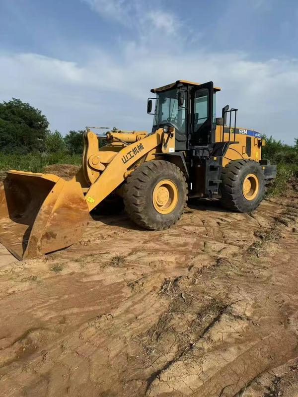 Cargador de ruedas SEM653D usado de 5 toneladas a la venta Reparación de horas bajas listas para la exportación en todo el mundo