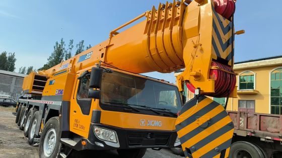 Grúa usada de alta calidad XCMG 200 toneladas en buenas condiciones